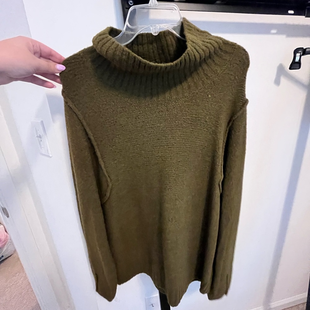 Universal Threads Green Mock Turtleneck Sweater - image 1